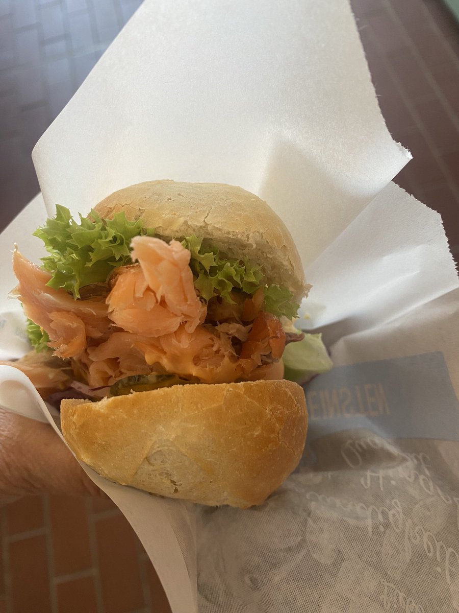 Am Ziel. Erstmal einen Strandspaziergang und ein Fischbrötchen. #Rügen