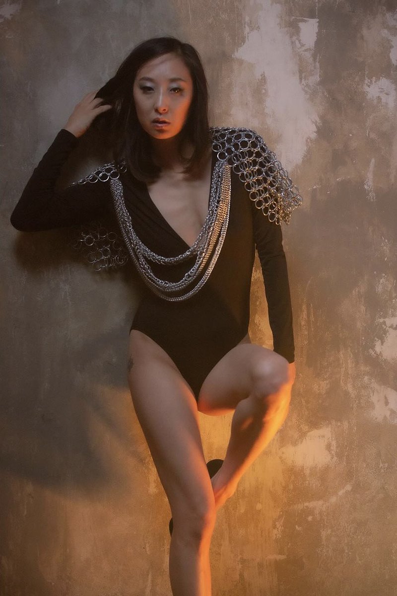 Chicago Asian model exudes fierce spirit in chainmail, striking pose with one leg up, captivating the camera 👸🏻 @Ladie_K --- #chainmail #elegantlegs #longlegs #bodysuitlovers #fetishlife #medievalfantasy #medievalstyle #artista #chicagomodel #hotlegs #hotasianwoman