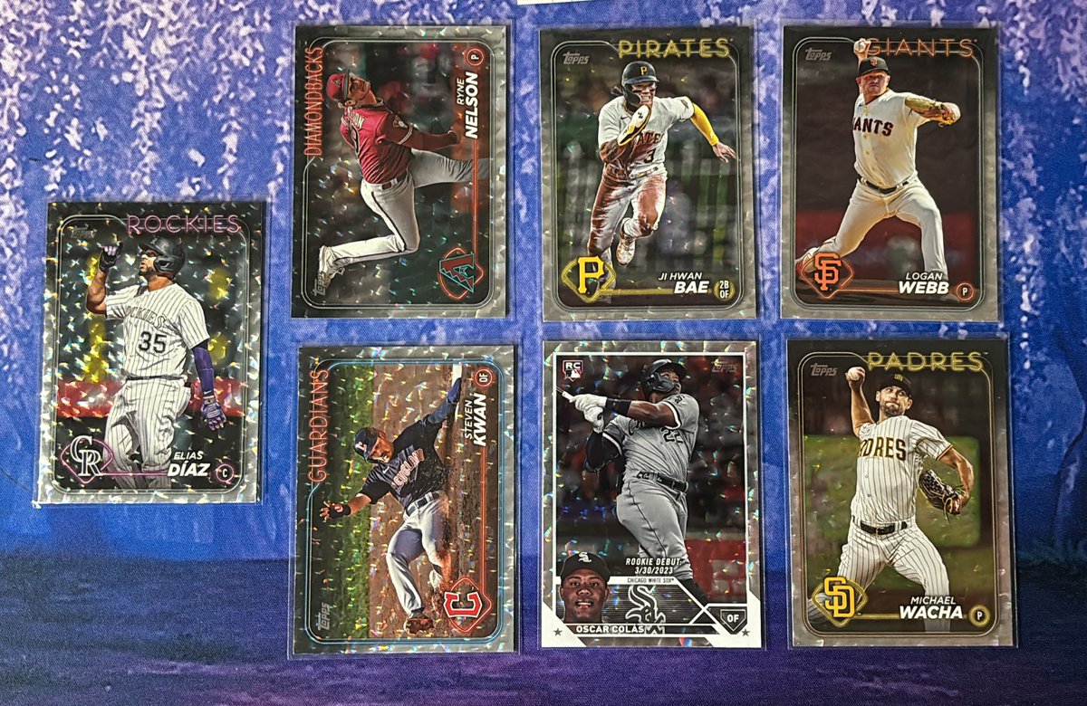 Super box foils 🚨👇🏻

Stack the lot for $2 

@CodiDaReposter 
#thehobby 
#baseballcards 
#whodoyoucollect 
#PastPresentPacks