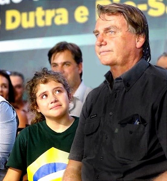 Essa garotinha sou eu 🫠

É UM ATOR FAMOSO?
UM CANTOR DE SUCESSO?
UM ASTRO DE HOLLYWOOD?
UM ROCKEIRO AMERICANO?

NÃO!
SIMPLESMENTE O MELHOR PRESIDENTE QUE ESTE PAÍS JÁ TEVE!
@jairbolsonaro obgda por td!

#BolsonaroOrgulhoDoBrasil