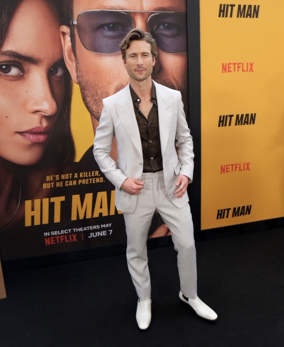 Glenn Powell's parents brought some fun signs to his induction into the Texas Hall of Fame and 'Hit Man' premiere in Austin. Check out photos from the event by swiping through. 👏🏾 📸: Getty Images