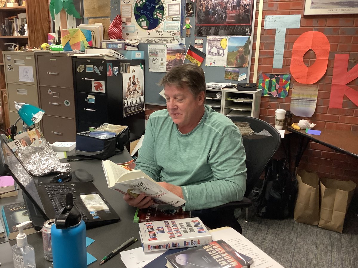 Niwot HS Library tweet media