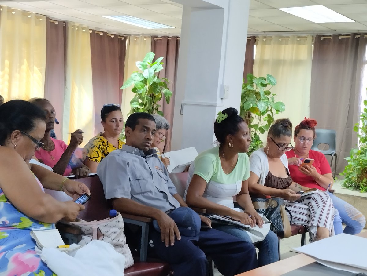 Yoamel_Acosta's tweet image. Asociaciones de personas con capacidades diversas de La Lisa sostienen intercambio con autoridades del municipio. #ANCI #ANSOC #ACLIFIM #ACPEDI #CubaPorLaSalud #LaHabanaViveEnMí #UnidosXCuba #TodoElMundoCuenta #PoderPopular