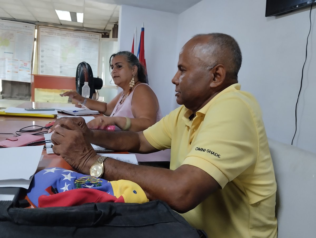 Yoamel_Acosta's tweet image. Asociaciones de personas con capacidades diversas de La Lisa sostienen intercambio con autoridades del municipio. #ANCI #ANSOC #ACLIFIM #ACPEDI #CubaPorLaSalud #LaHabanaViveEnMí #UnidosXCuba #TodoElMundoCuenta #PoderPopular