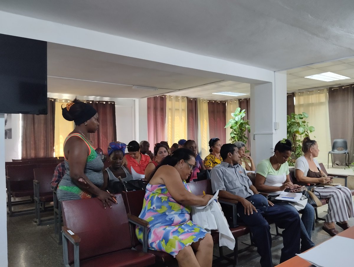 Yoamel_Acosta's tweet image. Asociaciones de personas con capacidades diversas de La Lisa sostienen intercambio con autoridades del municipio. #ANCI #ANSOC #ACLIFIM #ACPEDI #CubaPorLaSalud #LaHabanaViveEnMí #UnidosXCuba #TodoElMundoCuenta #PoderPopular