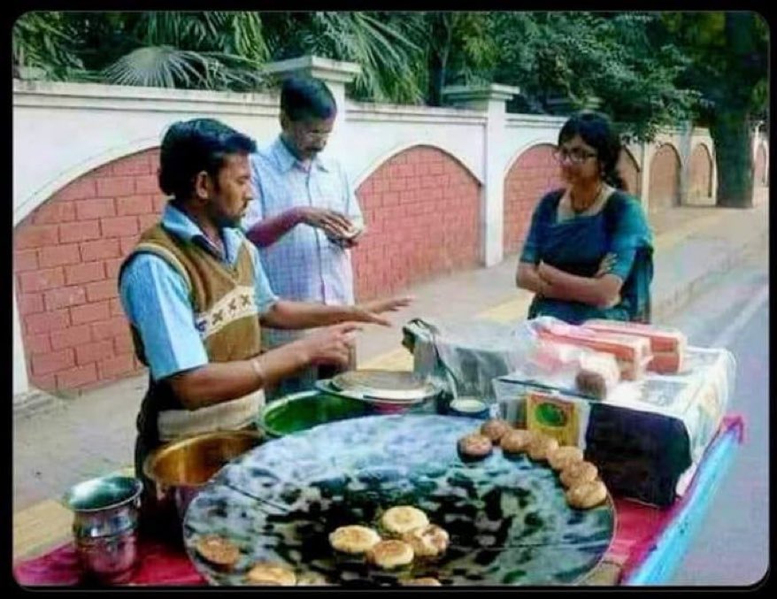 capt_mishra's tweet image. अब आदरणीय लोकनायक को मालू की स्पेशल टिक्की कौन खिलाएगा, हाथ बाँध कर।
सुना ये पहले टिक्की चखती थीं उसके बाद ही आदरणीय को देती थीं
टिक्की। 🙄😐😑
#हीरामंडी #CWC23Final #साजन_की_सजनी