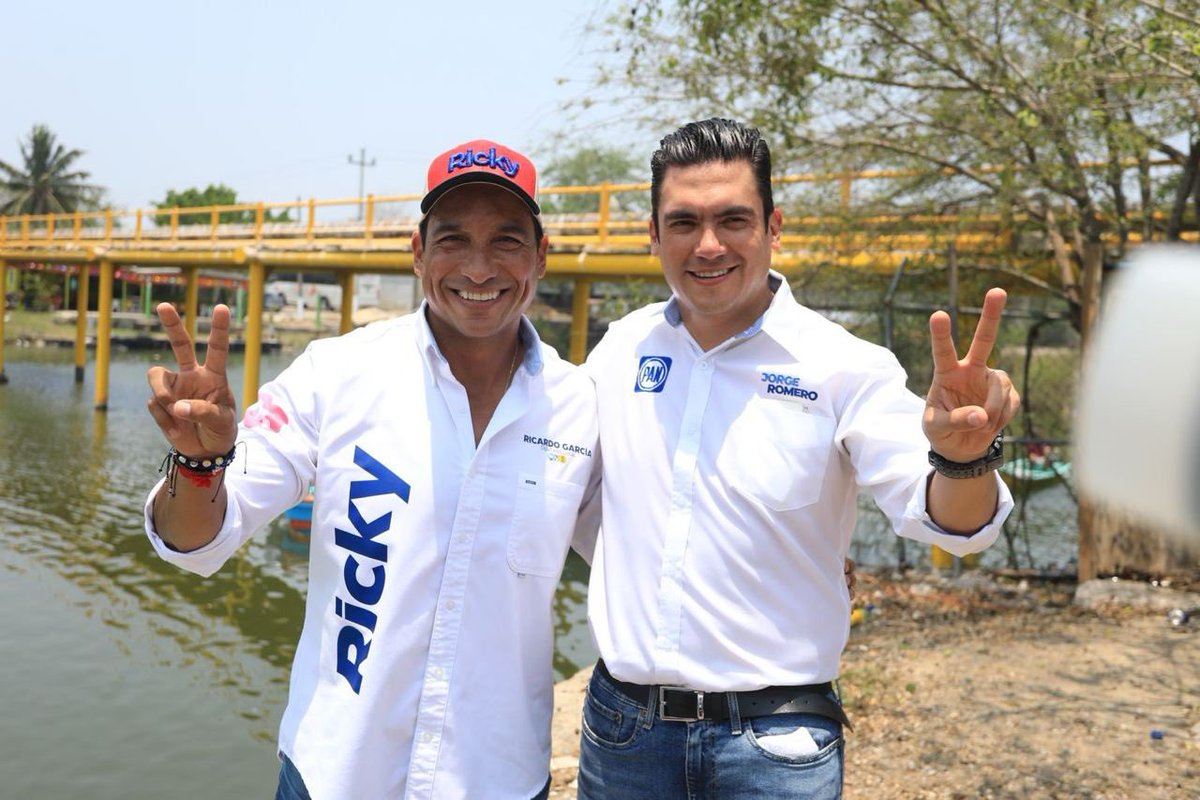 Vamos a pescar la victoria en todo el estado de Veracruz. 😎 Junto a @RickyGarciaE, nos reunimos con pescadores y trabajadores de La Cortadura. Cuentan con @AccionNacional, vamos a seguir luchando por proteger su trabajo y su patrimonio. Este 2 de junio, ¡#VotaPAN!