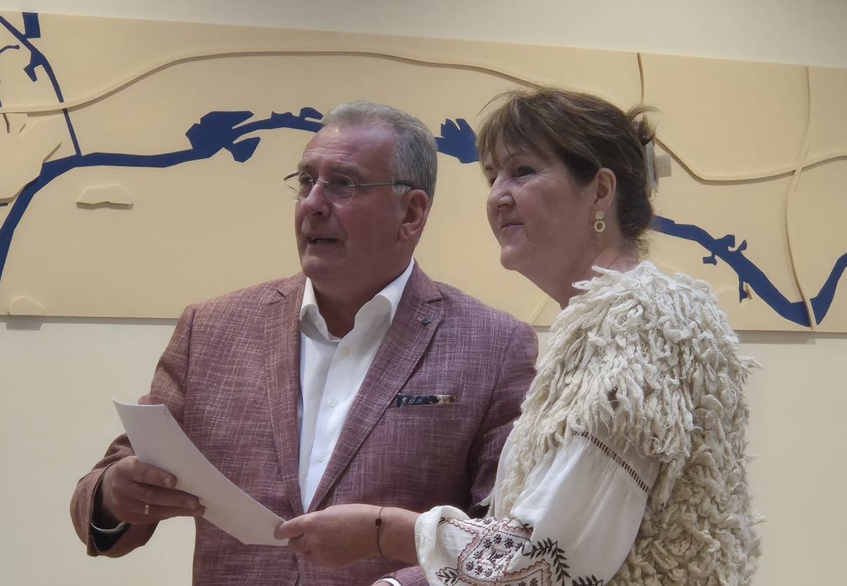 Meer dan 100 handtekeningen ontvangen van mw. Robbertsen namens inwoners van Molenlanden en Gorinchem. Expliciet aandacht gevraagd voor lichthinder bij bedrijventerreinen en de enorme reclamezuilen. Geef het aspect ‘licht’ een plaats in het beleid.