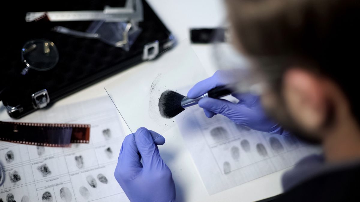 COMAPMath's tweet image. Have you ever wondered how #mathematics can help solve crimes? Biology meets mathematics in #criminal investigations in this math module.
Read more: buff.ly/3yfHHR9
#mathmodel #fingerprints