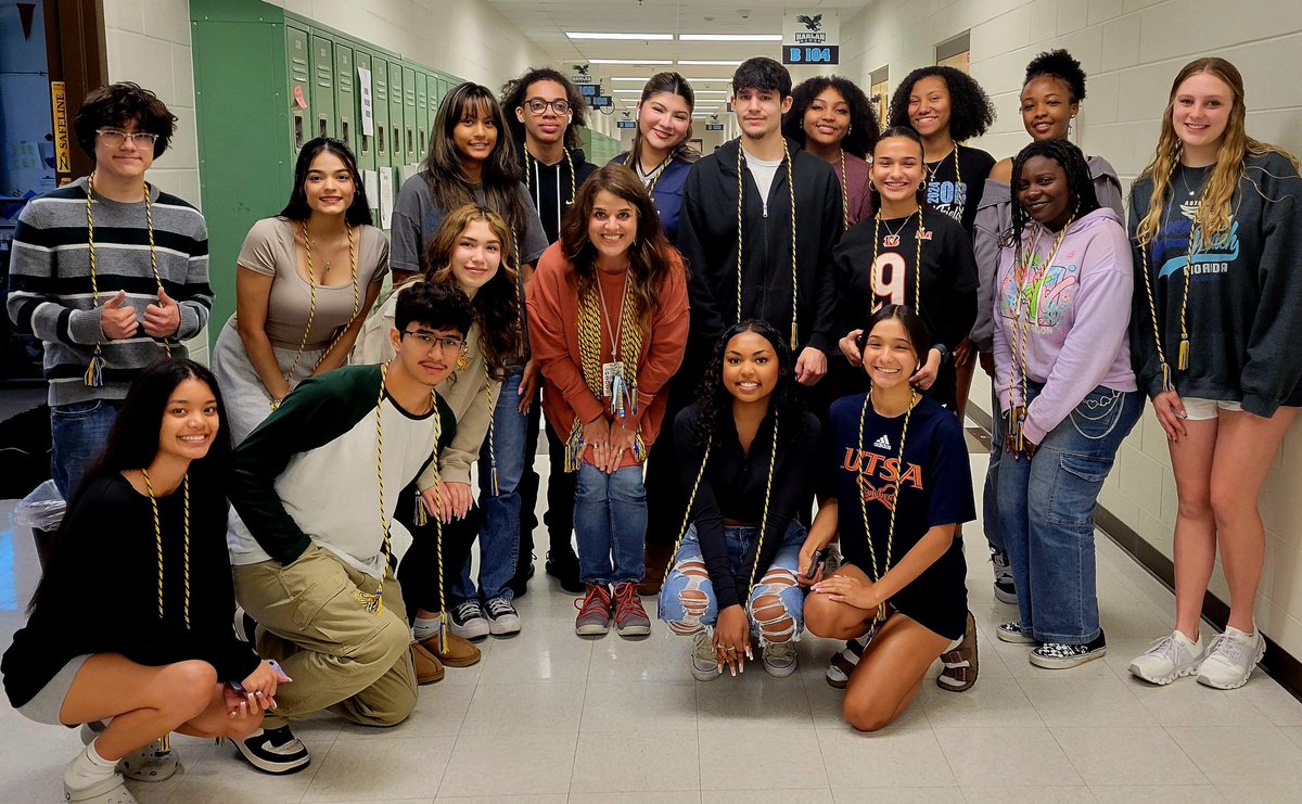NISD AVID (@nisd_avid) on Twitter photo Special Delivery! <a href="/HarlanAVID/">HarlanAVID</a> Seniors posing with their AVID graduation cords! #Classof2024 #AVID4Possibility Special Delivery! <a href="/HarlanAVID/">HarlanAVID</a> Seniors posing with their AVID graduation cords! #Classof2024 #AVID4Possibility