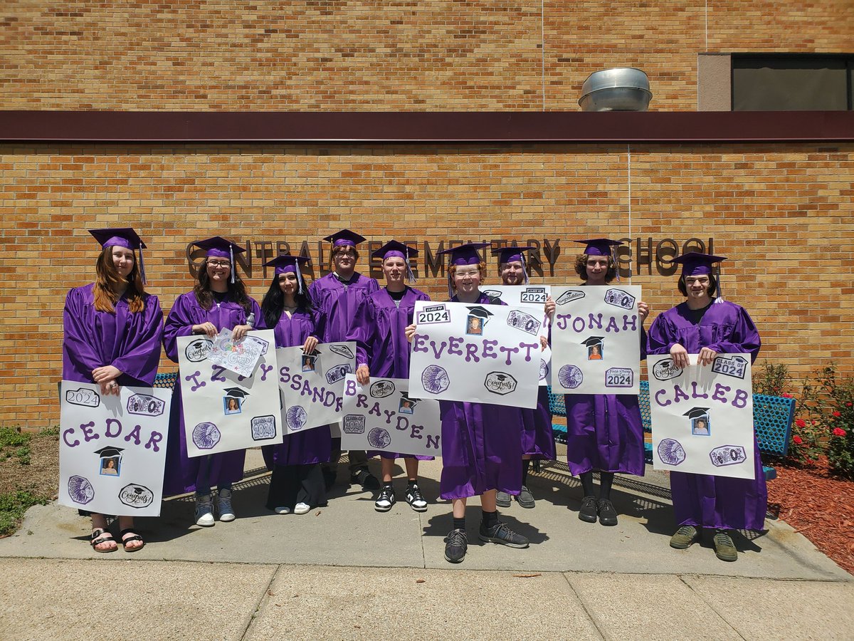 Congratulations to our former Central Cougars on completing high school! We loved getting to see you again! #onceacougaralwaysacougar @BellevueSchools