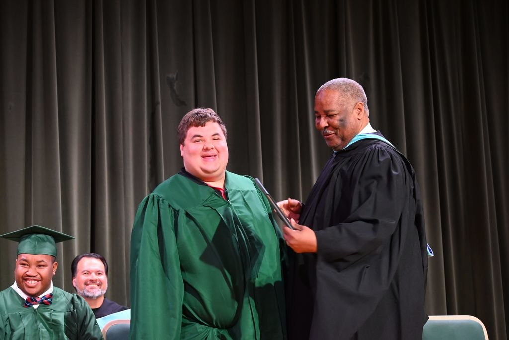 CSHSGators's tweet image. Today we recognized five of our favorite members of the Class of '24 with a special presentation of diplomas! Congratulations to Jaden Green, Nina Maniscalco, Selena Range, Dylan Weaver, and Kennedy Hester!
