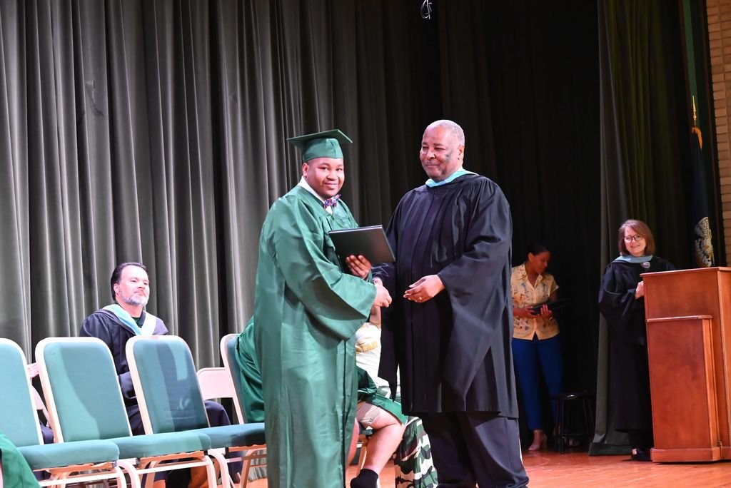 CSHSGators's tweet image. Today we recognized five of our favorite members of the Class of '24 with a special presentation of diplomas! Congratulations to Jaden Green, Nina Maniscalco, Selena Range, Dylan Weaver, and Kennedy Hester!