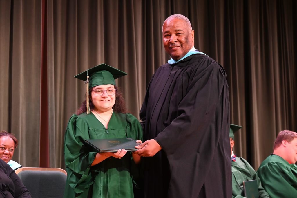 CSHSGators's tweet image. Today we recognized five of our favorite members of the Class of '24 with a special presentation of diplomas! Congratulations to Jaden Green, Nina Maniscalco, Selena Range, Dylan Weaver, and Kennedy Hester!