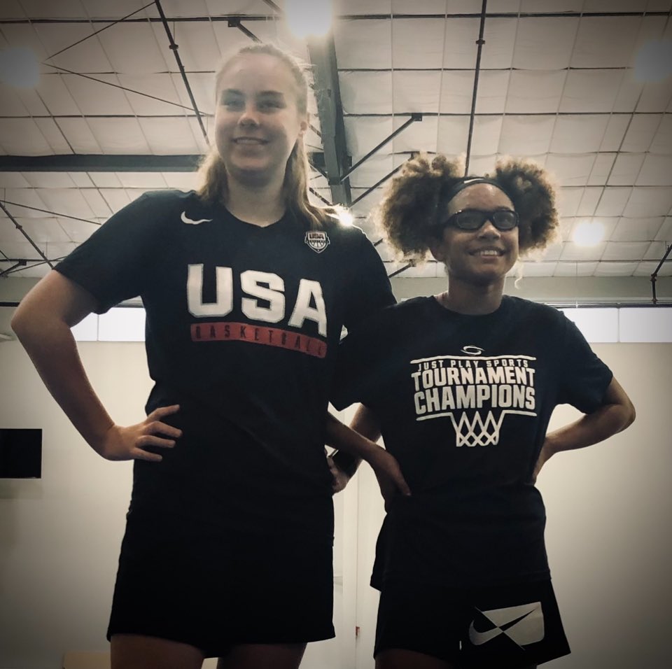 GigiReddinger's tweet photo. If you aren’t watching my teammates with @ProskillsHTX you better check out my BF and one of the best players out there @Maleahmason1 ❤️🏀❤️ she is a #D1lock and one of the best people I know! ❤️ @CyFairHTXGirls #eybl #friends #clashoftheclubs #shootlikeagirl #kobeandshaq https://t.co/OGkE9niqs8