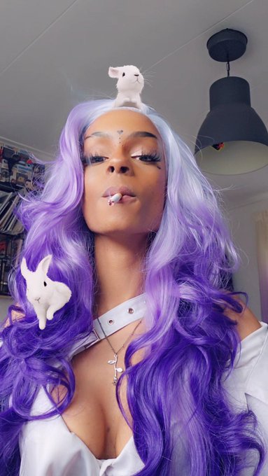 Goeiemorgen slaafjes, natuurlijk wil jij maar al te graag mijn asbakje zijn. Ik bedoel, kijk nou naar<a href="/tag/ebonygoddess"class="tags"><span>#ebonygoddess</span></a><a href="/tag/paypig"class="tags"><span>#paypig</span></a><a href="/tag/humanatm"class="tags"><span>#humanatm</span></a><a href="/tag/finsub"class="tags"><span>#finsub</span></a><a href="/tag/findomnl"class="tags"><span>#findomnl</span></a>