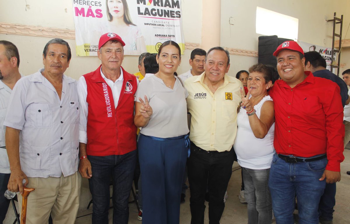 Me da muchísimo gusto estar de nueva cuenta en el municipio de San Rafael, #Veracruz, acompañando a nuestra compañera y amiga <a href="/mlagunesmarin/">myriam lagunes</a> candidata a diputada local por la coalición Fuerza y Corazón Veracruz, integrada por el PRD, PRI y PAN, en Martínez de la Torre.

Me reuní