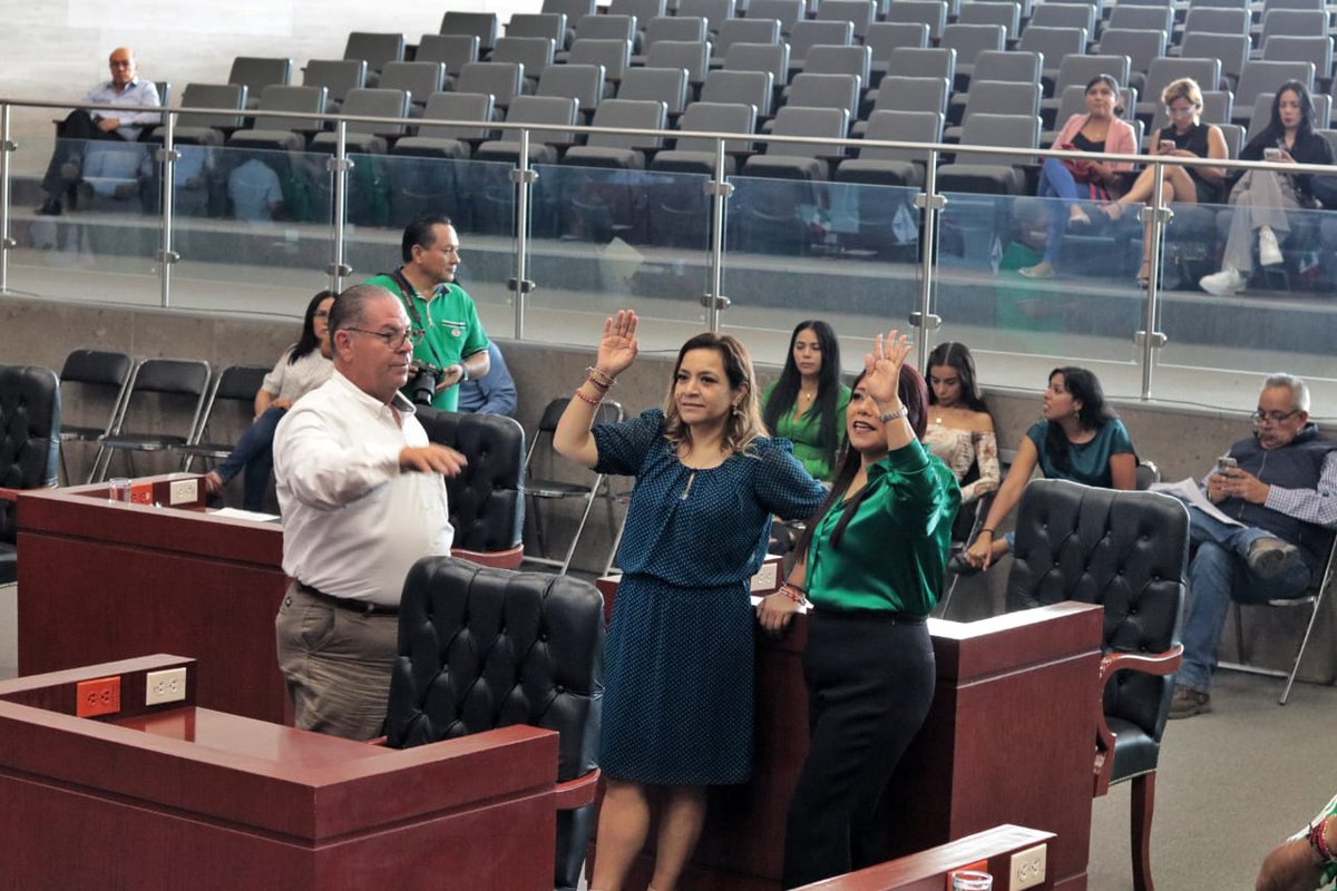 📢 Con 15 votos a favor, el Pleno Legislativo concede licencia a la diputada @LuzDaryQuevedoM para separarse del cargo a partir del 15 de abril hasta el 31 de mayo de este año. 🗳️