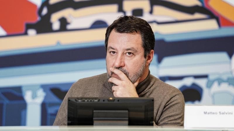 Il vicepremier e ministro delle Infrastrutture e trasporti Matteo #Salvini ha firmato la precettazione dello #sciopero del trasporto ferroviario indetto tra domenica 19 e lunedì 20 maggio. Tra le motivazioni la concomitanza con il Gran Premio di Formula 1 di Imola che sarebbe…