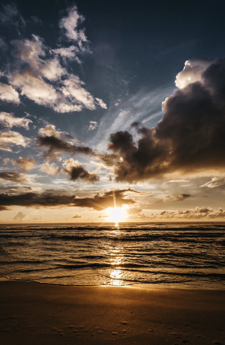 anglicanreader's tweet image. Deep peace of the running wave to you; 
Deep peace of the flowing air to you; 
Deep peace of the quiet earth to you; 
Deep peace of the shining stars to you; 
Deep peace of Christ, 
Of Christ the light of the world to you; 
Deep peace of Christ to you.