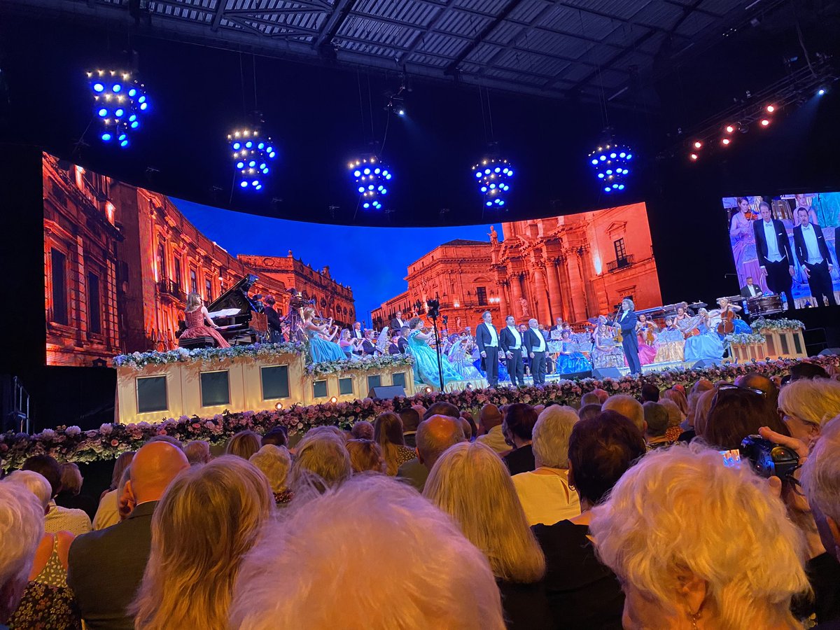 Tonight at the Andre Rieu concert in Leeds @leedsarena - a fantastic night watching his orchestra, the singers.. just magical…