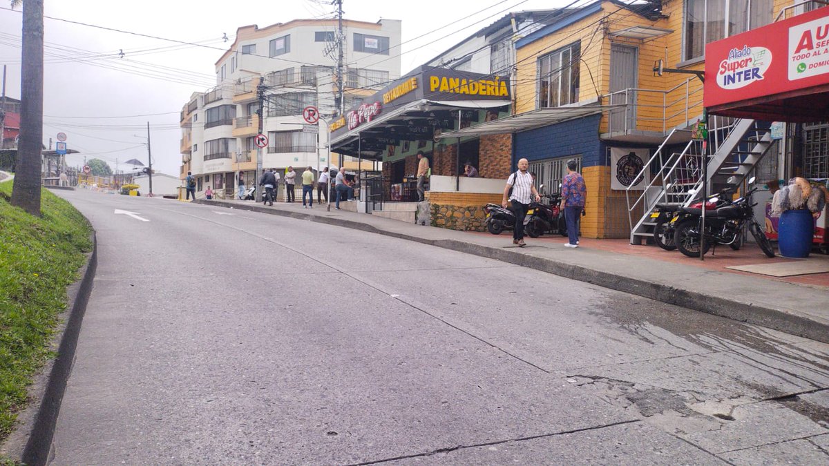 Tomamos medidas sobre los vehículos #MalParqueados en #CampoHermoso. Ser un buen conductor implica buscar estacionarse en zonas permitidas. Parquear incorrectamente puede ocasionar congestión y retrasos para otros usuarios de la vía.