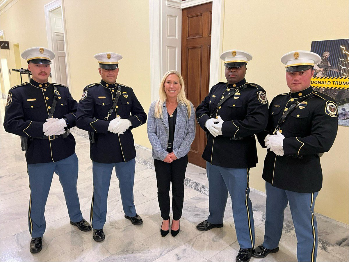 Great to have officers from @CobbPoliceDept stop by my office yesterday while in Washington, DC for #NationalPoliceWeek!

Thank you to all of Northwest Georgia’s men & women in blue who defend our communities every single day.

#BackTheBlue