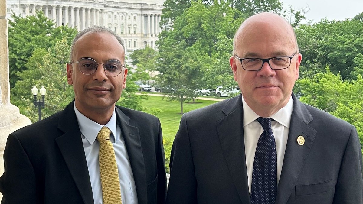 Privileged to meet with Egyptian Human Rights defender @hossambahgat, visiting the U.S. after authorities finally dropped false charges & lifted his unjust travel ban. America must press for the restoration of civic space for media, rights advocates & the opposition in #Egypt.