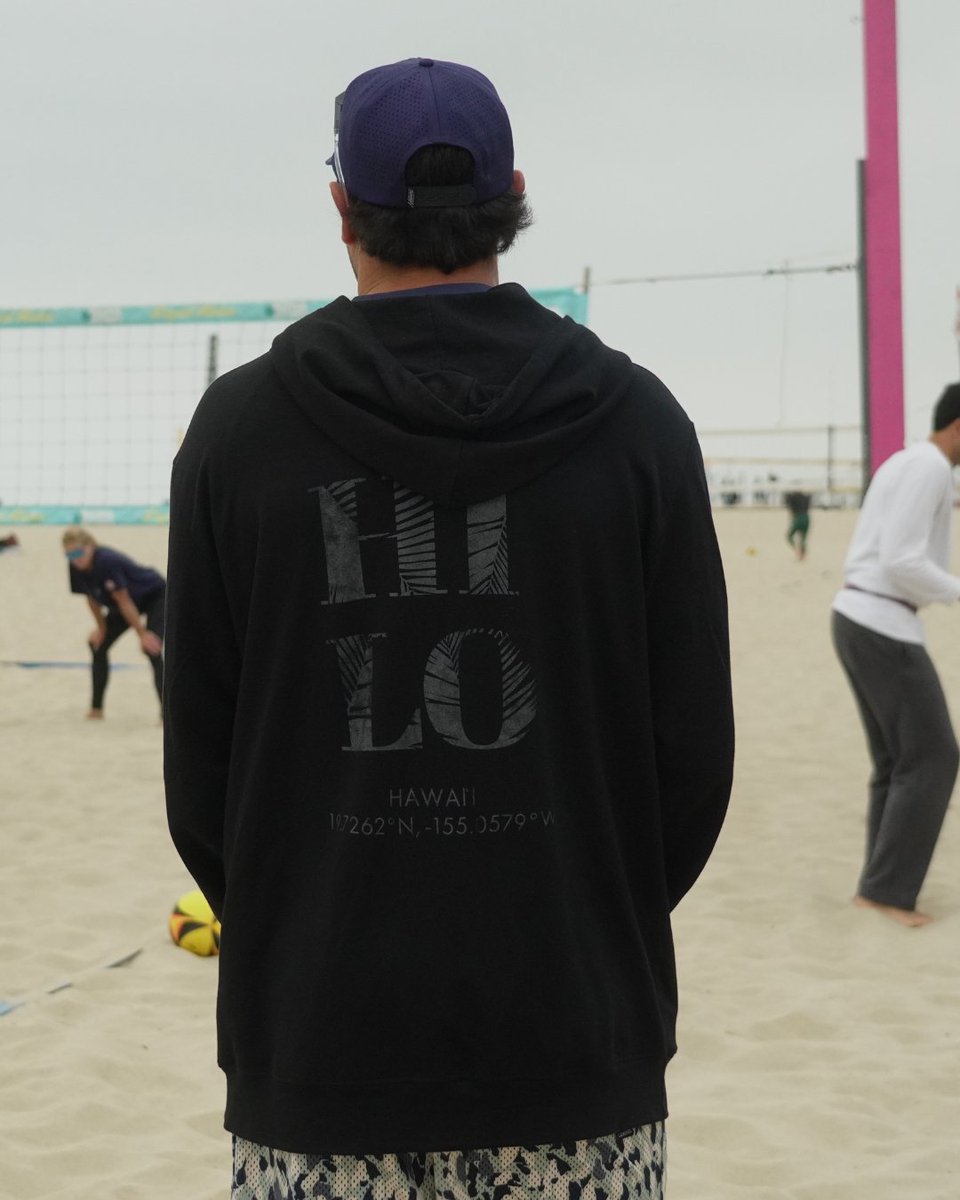 Tournament ready in the new Bamboo Hilo Hoodie 🏐💦 Good luck Taylor Sander and Taylor Crabb at the AVP Huntington Beach Open this weekend 🤙 (Photos by Chad Mercado) waiakea.com/products/bambo…