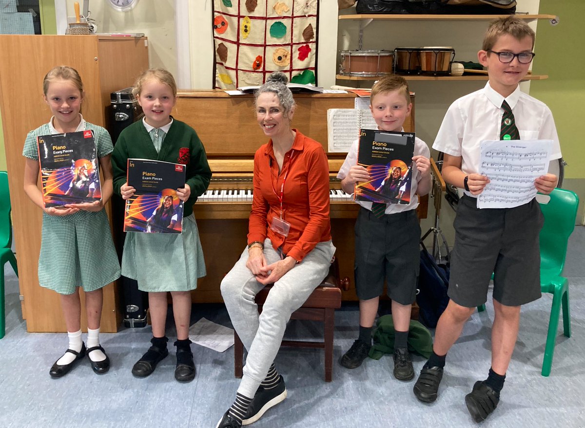 As well as an act of worship on Pentecost led by Rev Janice, we had 4 talented pianists (5 including Mrs Bayman!) playing during our collection.