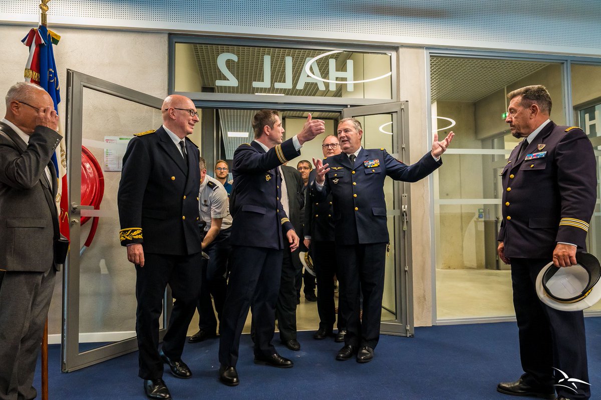 Inauguration ce jour, en présence du @CEM_AAE, de l’aérogare du « Hub des armées », pièce maîtresse d’un ensemble aéroportuaire qui vise à faire de la @125_base le 1er terminal militaire de 🇫🇷 et le nouveau point central des départs et retours d’opérations hors de l’hexagone.