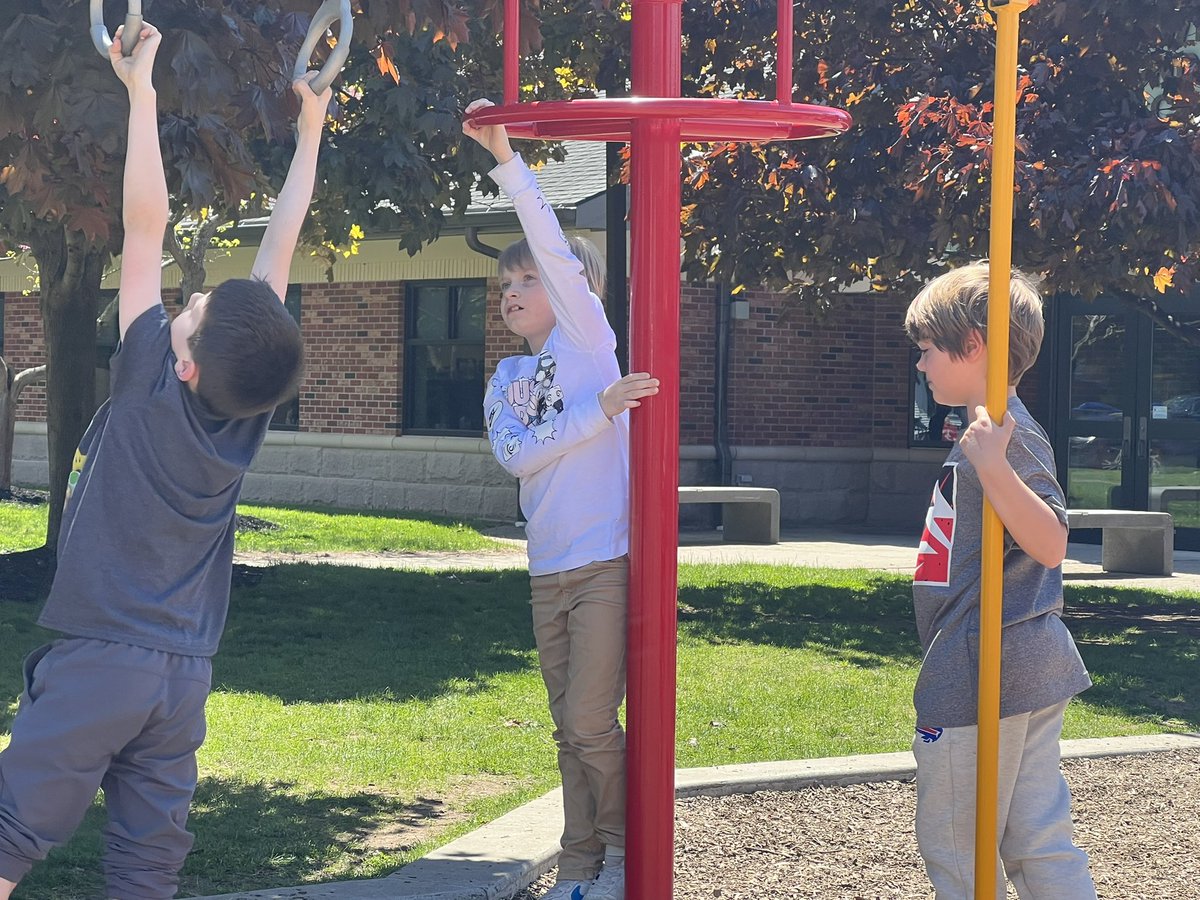 When you have been working hard on end of the year assessments and it’s this beautiful out…you have to go to the playground! <a href="/WestIrondequoit/">West Irondequoit CSD</a> #listwood