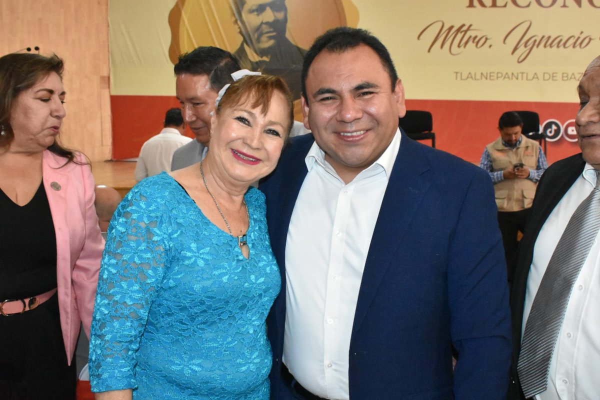 Seccion36Ofic's tweet photo. 👉 Hoy se entregaron 228 medallas y reconocimientos "Mtro. Ignacio Manuel Altamirano" 🏅🏅🏅 por 40 años de servicio. 
Agradecemos su invaluable dedicación a la educación, su esfuerzo impulsa una excelencia que transforma vidas 🏫👏

#SNTE
#Sección36
#ManuelAltamirano https://t.co/ilGZfn0Zku