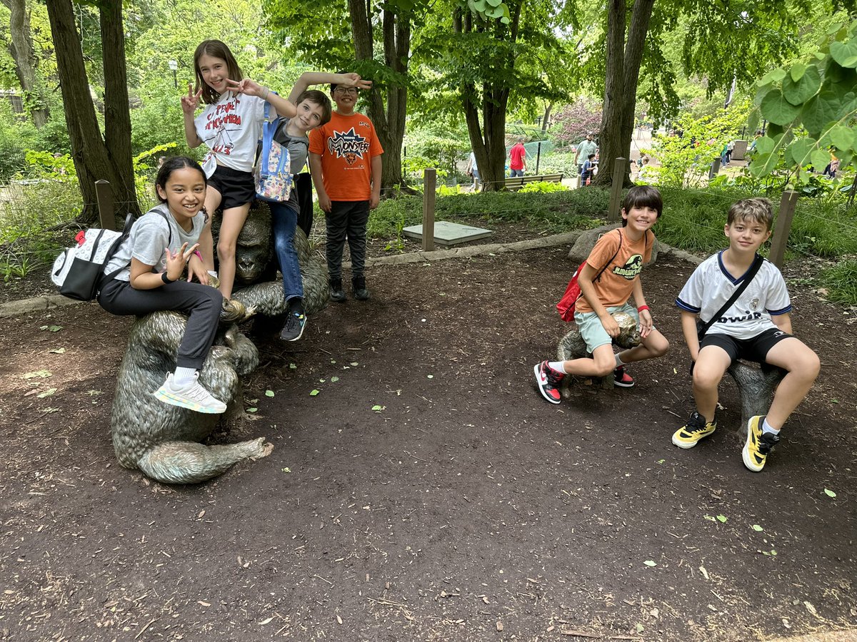 My last field trip!  Here we come <a href="/lincolnparkzoo/">Lincoln Park Zoo</a> #engaged64 #4thgrade #retiring