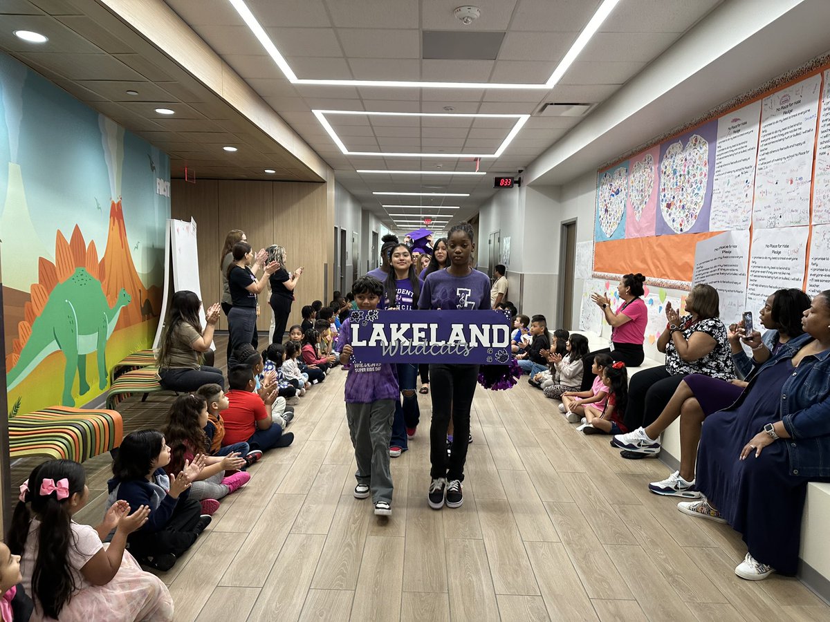 Once a Wildcat, always a Wildcat! Today we hosted our LLE Alumni Senior Walk. It was such a special moment for them and for our staff and students alike. Congratulations class of 2024! 🐾💜#LLEPride #LLEProud #Wildcats #HumbleISD