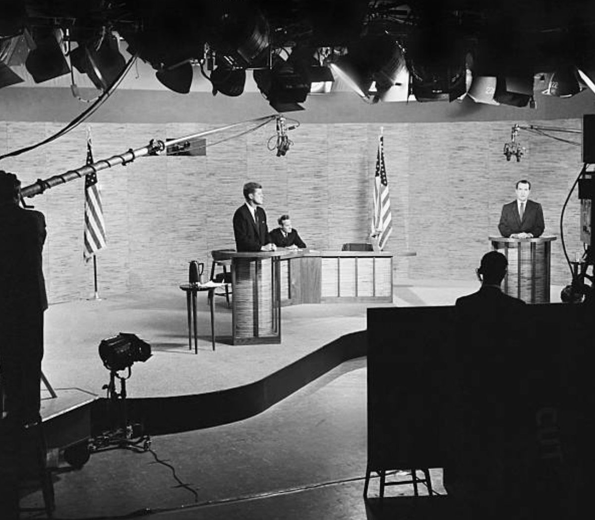 The historic Kennedy-Nixon 1960 debates: Candidates were in a TV studio No overtime statements or loud interruptions allowed from either candidate No in-person audience Huzzah