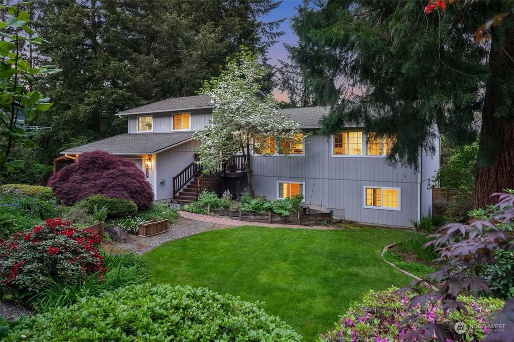 livelovegeek's tweet image. I’ve been pretty quiet on here lately because I’ve been prepping for this - getting my house listed on the market!

It’s for sale in Redmond, WA, if you know of anyone looking 😉
zillow.com/homedetails/10…