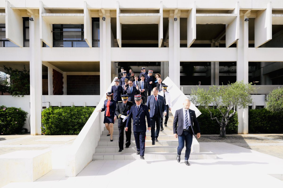 Aux côtés des agents de la BSI d’Avignon qui se sont illustrés avec une saisie spectaculaire de 10 tonnes de tabac. L’opération Colbert II a permis au niveau national une prise record de 27 tonnes de tabac. Les douaniers ont été sur tous les fronts, bravo et merci à tous !