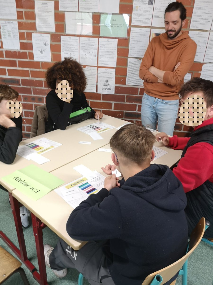 Forum d'éducation à la sexualité au collège de <a href="/sainsengohelle/">Ville de Sains-en-Gohelle</a> <a href="/AcLille/">Académie de Lille</a> autour de 5 ateliers : le jeu des définitions pour comprendre la notion de diversité des sexualités et de genre, le milkshake de plaisir, les IST, le pictiona'prev et le jeu des drapeaux. Équipe FILEAS 💪