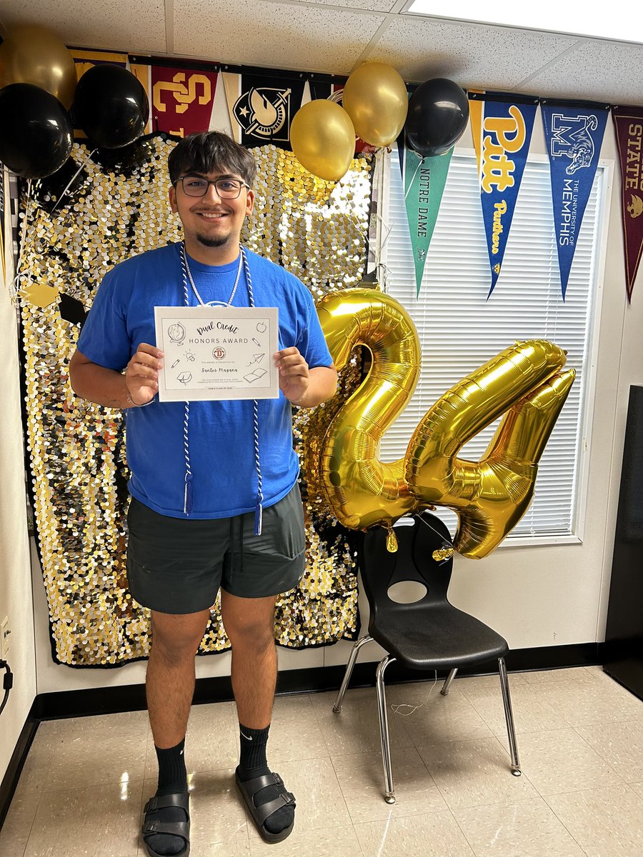 Congratulations to Santos, our Homecoming King and Student Class President on receiving his dual credit honors cord! ☺️