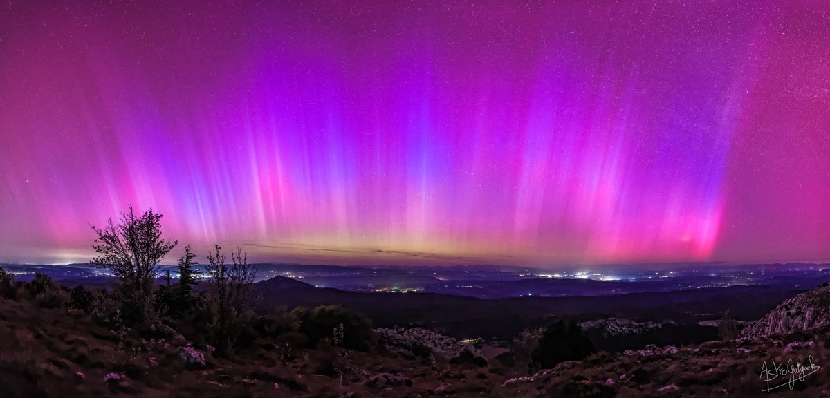 Des #AuroresBoréales bleues💙, la couleur la plus rare visible depuis la Sainte-Victoire dans les Bouches-du-Rhône le 11/05/24 à 1h !
Le bleu se produit grâce aux ions d'azote excités par le rayonnement UV du soleil ...
📷 Canon EOS 700D + Objectif Sigma Art 18-35 mm F/1.8