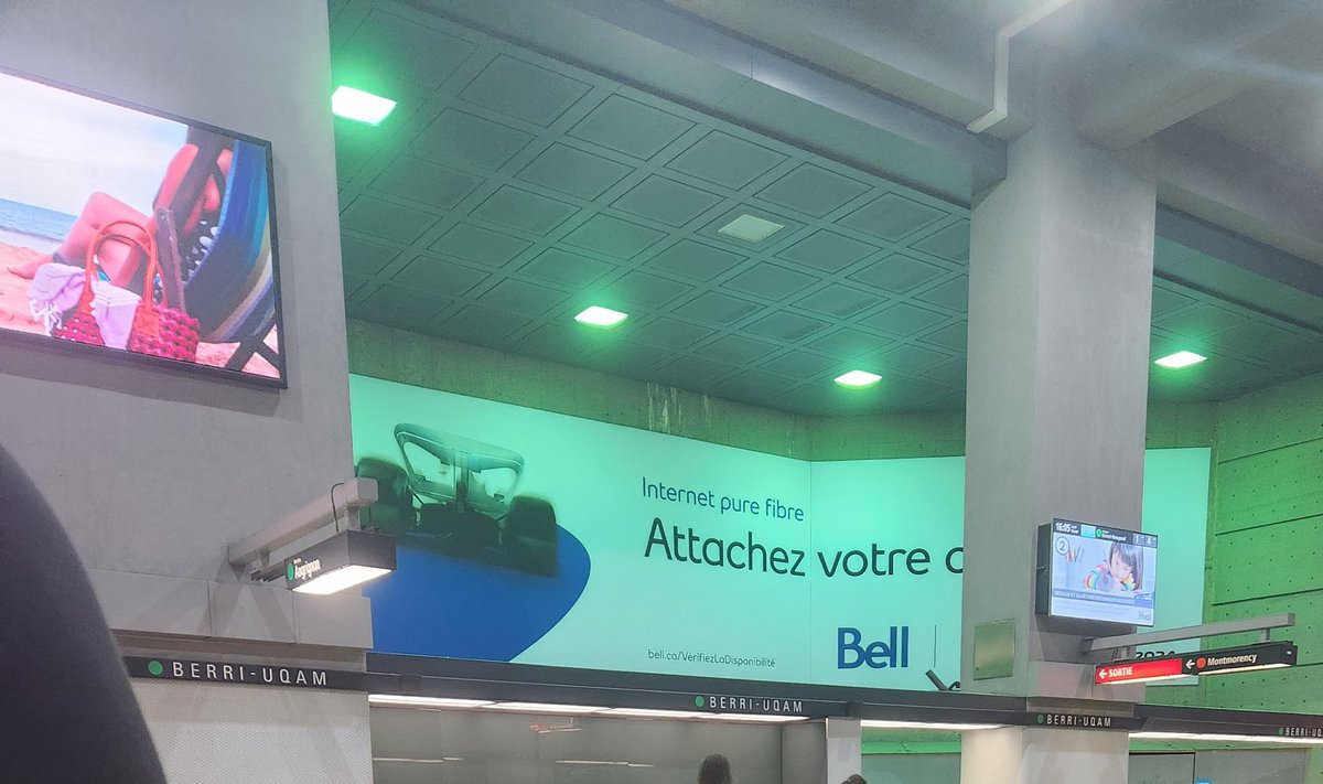 Le Grand Prix s'en vient, des voitures partout à Berri-UQAM 🙃