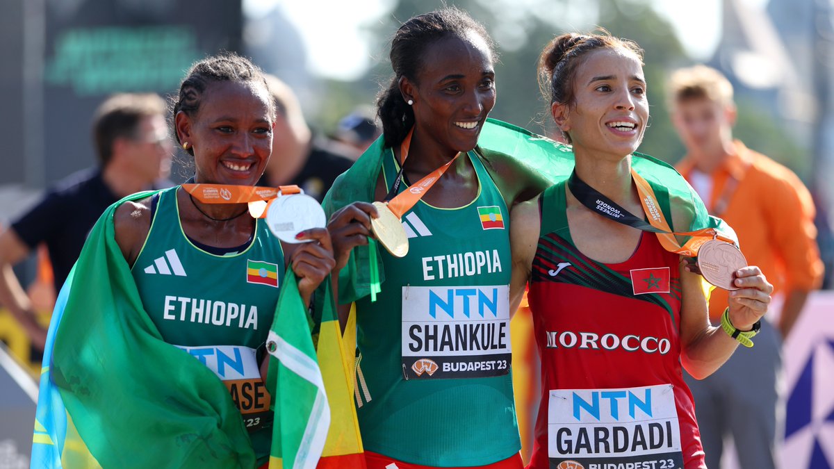 Here is the Ethiopian Olympic marathon team for Paris 2024 🇫🇷 Men 🇪🇹 Kenenisa Bekele 🇪🇹 Sisay Lemma 🇪🇹 Deresa Geleta Women 🇪🇹 Tigist Assefa 🇪🇹 Amane Beriso 🇪🇹 Megertu Alemu Reserves: Tamirat Tola/Eusedin Mohammed & Gotytom Gebreslase/Buze Diriba