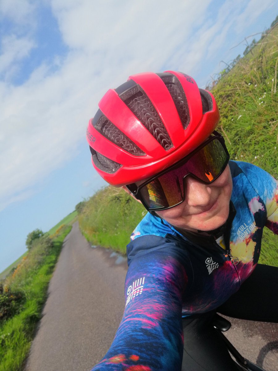 You can't help but smile riding these roads ❤️🏴󠁧󠁢󠁳󠁣󠁴󠁿

#cycling #cyclinglife #bikes #bikesofinstagram #bikeride #training #mycanyon #canyon #knockaround #knockaroundsunglasses #getoutside #getoutmore #scotland