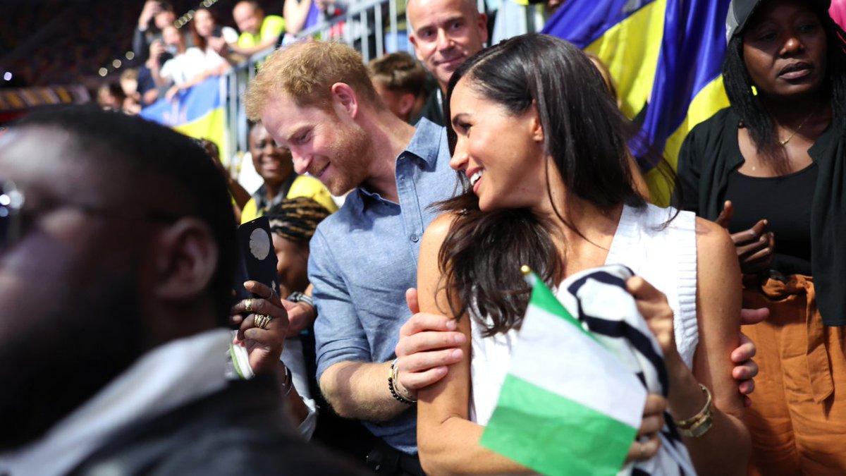 #PrinceHarry and #MeghanMarkle IGNORED When Arrived in Nigeria After British Commissioner's Intervention Read Full Detail please: celebritynews-website.blogspot.com/2024/05/prince…