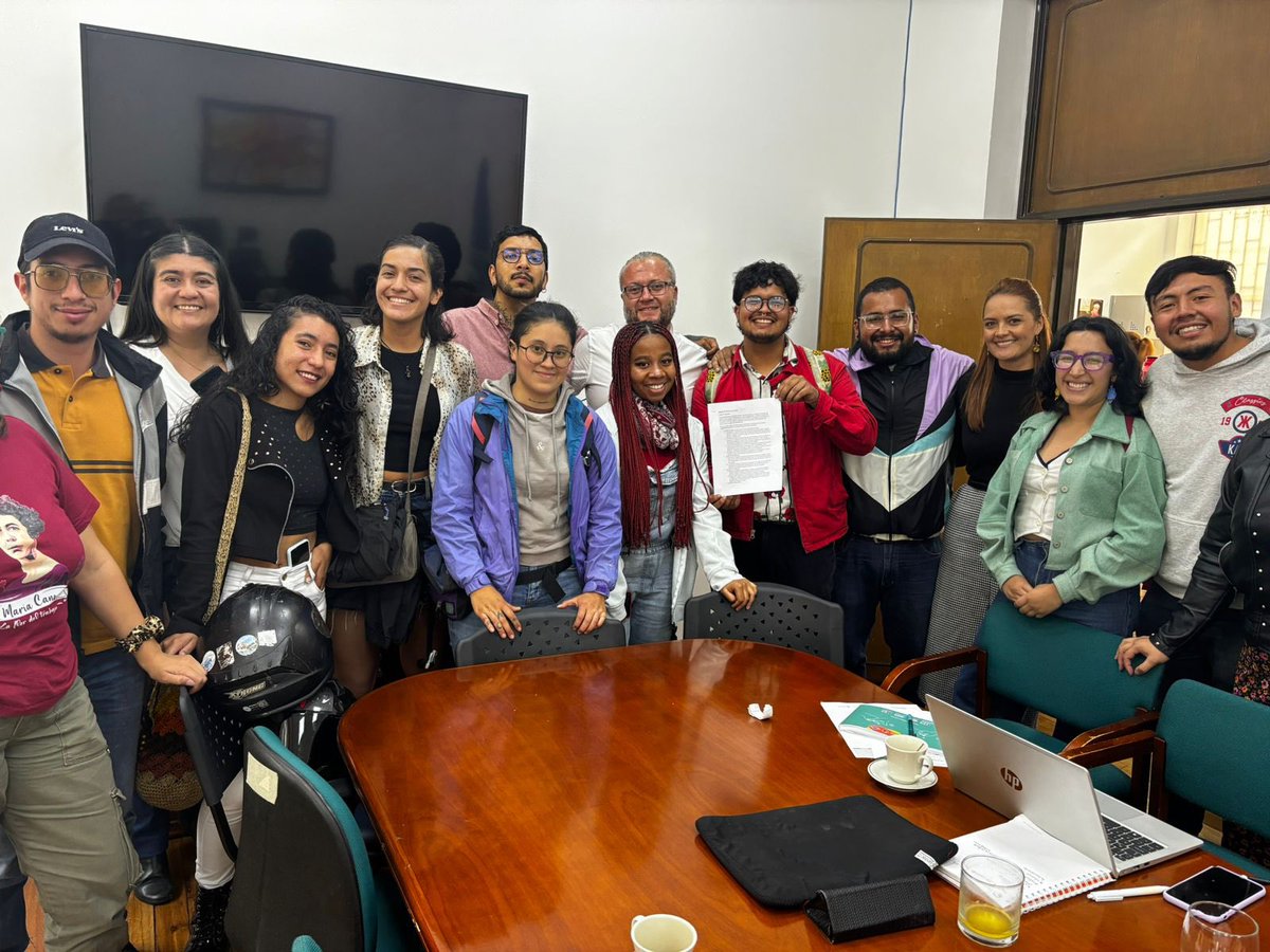 El Rector de la #UPN @HelberthChoach1, se reunió con la Mesa de Representantes Estudiantiles para fortalecer acciones que promuevan el bienestar universitario, enfocadas en derechos, participación y democracia. #PorVenirUPN