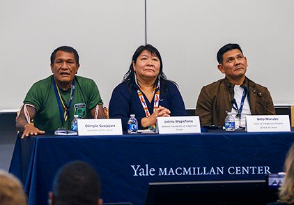 On May 10, @YaleCLAIS, @YaleEnvironment, and @YaleSPH organized “Climate Change Crisis and Environmental Justice in the Amazon: Voices from Indigenous Peoples and Activists” in honor of slain activists Dom Phillips & Bruno Pereira. #environmentaljustice macmillan.yale.edu/news/indigenou…