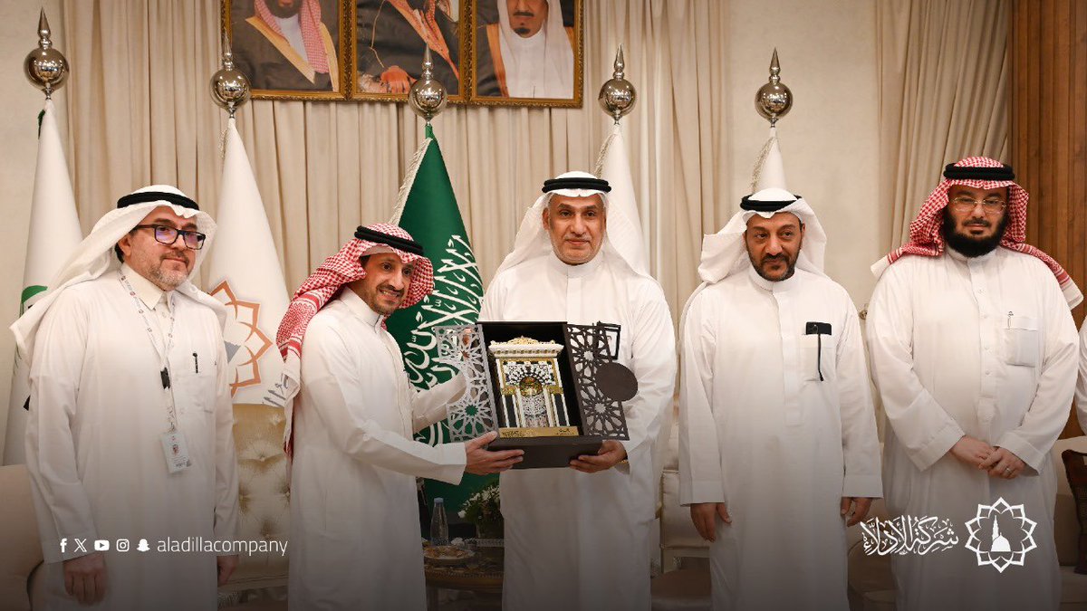 aladillacompany's tweet photo. في إطار تعزيز التعاون الاستراتيجي والاستثماري
تم اليوم الخميس 8 ذي القعدة 1445هـ توقيع اتفاقية تعاون مشترك بين #شركة_الأدلاء ، ممثلةً في رئيس مجلس الإدارة الأستاذ عصام بن عبدالعزيز دمياطي، و #شركة_آيسا التجارية، ممثلةً في رئيس مجلس الإدارة المهندس أنور بن إبراهيم العيتاني، بحضور مميز من الجانبين. 
تهدف هذه الاتفاقية إلى تعزيز التعاون بين الشركتين في مجالات تطوير الأعمال والاستثمار وتبادل الخبرات والموارد.

 #المدينة_المنورة #ADILLA #آيسا_جروب