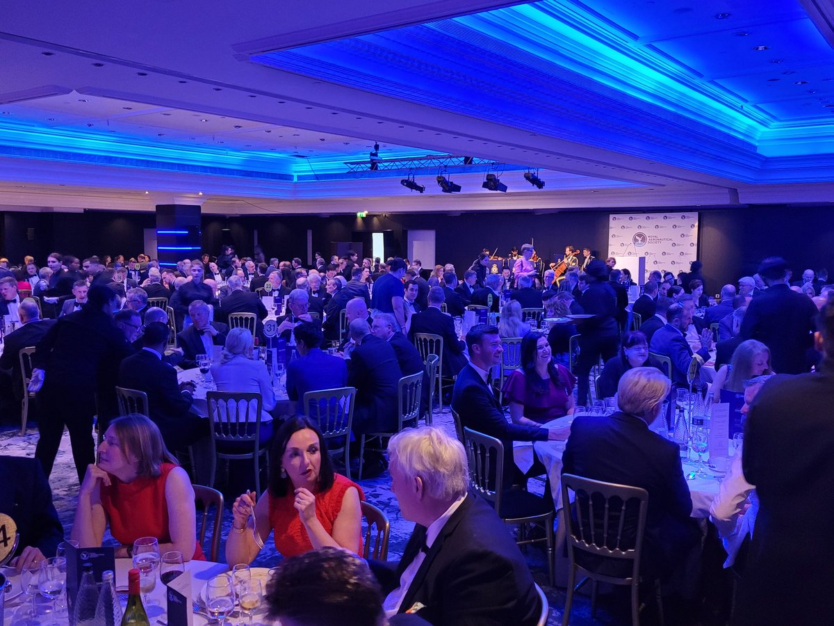 #avgeeks assemble! Great to see so many old & new faces at the RAeS Annual Banquet - a worldwide professional community united by the love of flight!