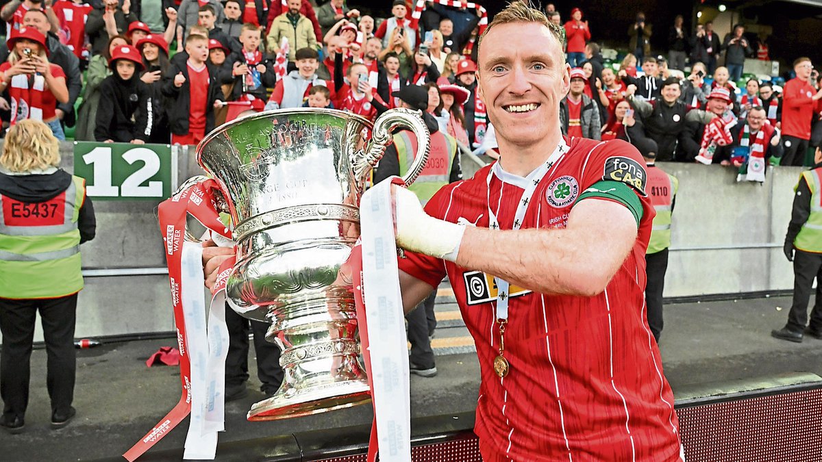 chrissycurran7's tweet image. They say leave the football before the football leaves you. I&apos;ve been extremely fortunate throughout my time in football to play for great clubs and to have come into contact with so many brilliant people. All I can say is thank you to everyone who helped me along the way 🔴⚪️